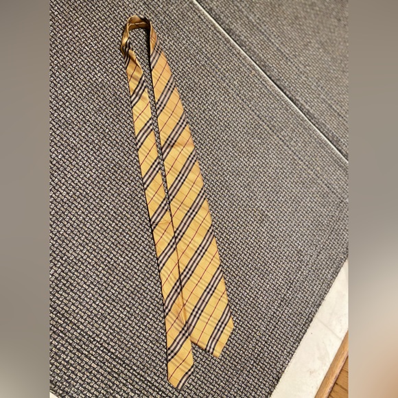 Mens BURBERRY NOVA CHECK 💯% Silk Tie!👔Like NEW🔥Freshly Cleaned🎁Great Gift!🎁 - Picture 7 of 13